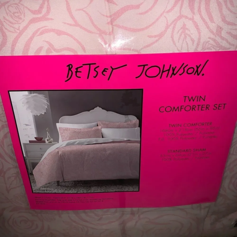 NWT Pink Rose Betsey Johnson Twin Comforter Set